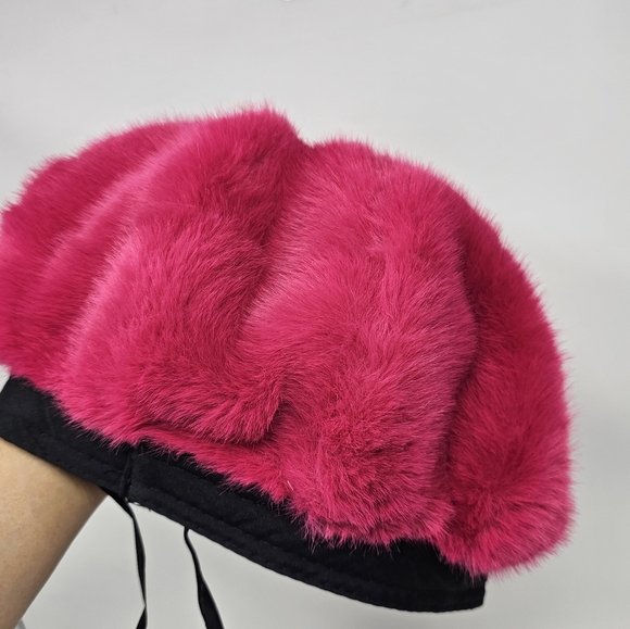 Hot Pink Fuchsia Faux Fur Beret Hat for Women Cozy and Chic NWT - Picture 4 of 5